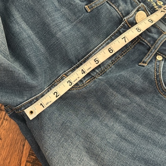 NWT Seven7 Sunset denim Bermuda rolled cuff stretch size 10 gold patch - Picture 15 of 16